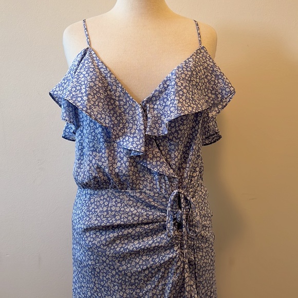 Blue floral maxi dress. - Picture 2 of 4